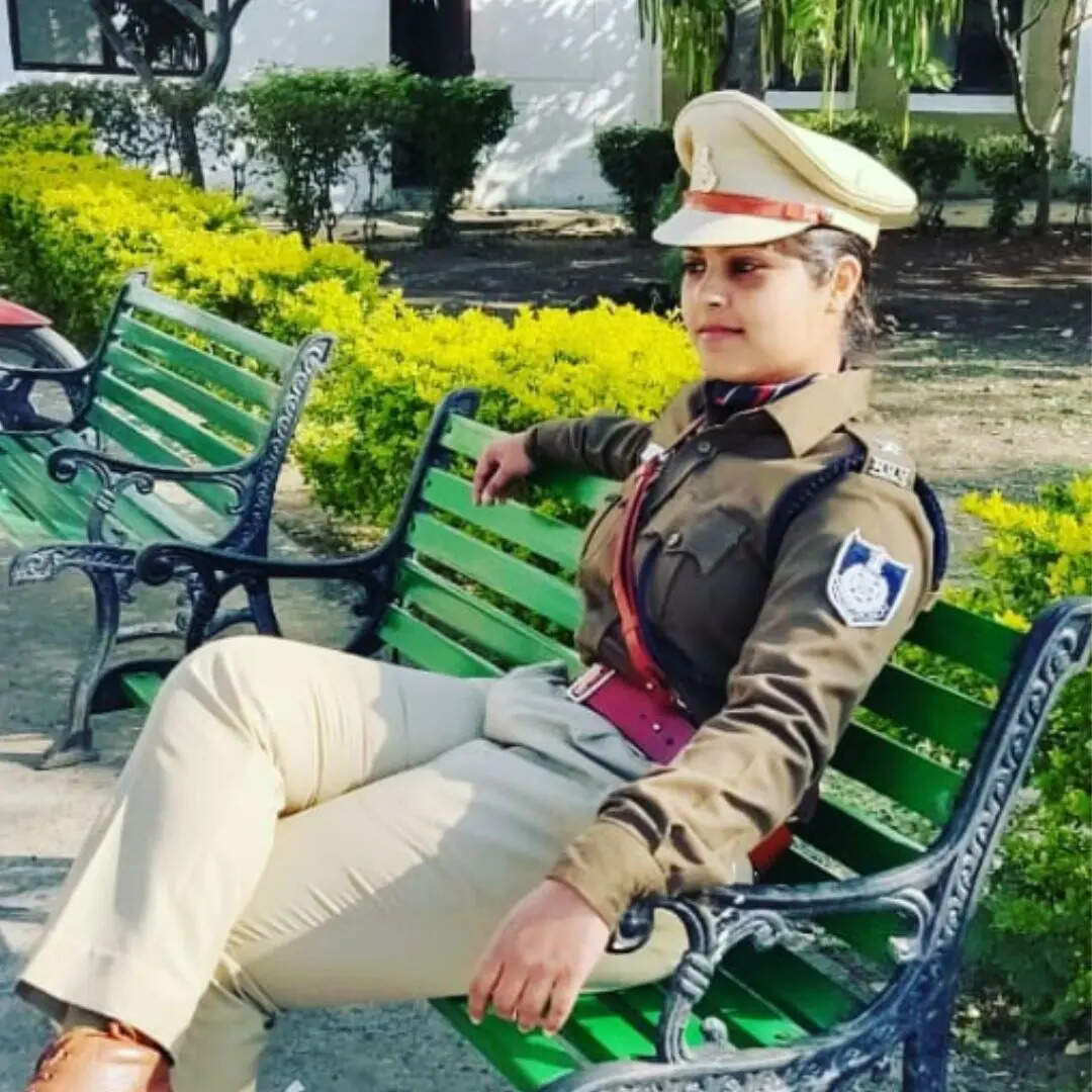 कैसे चर्चा में आईं हिना 