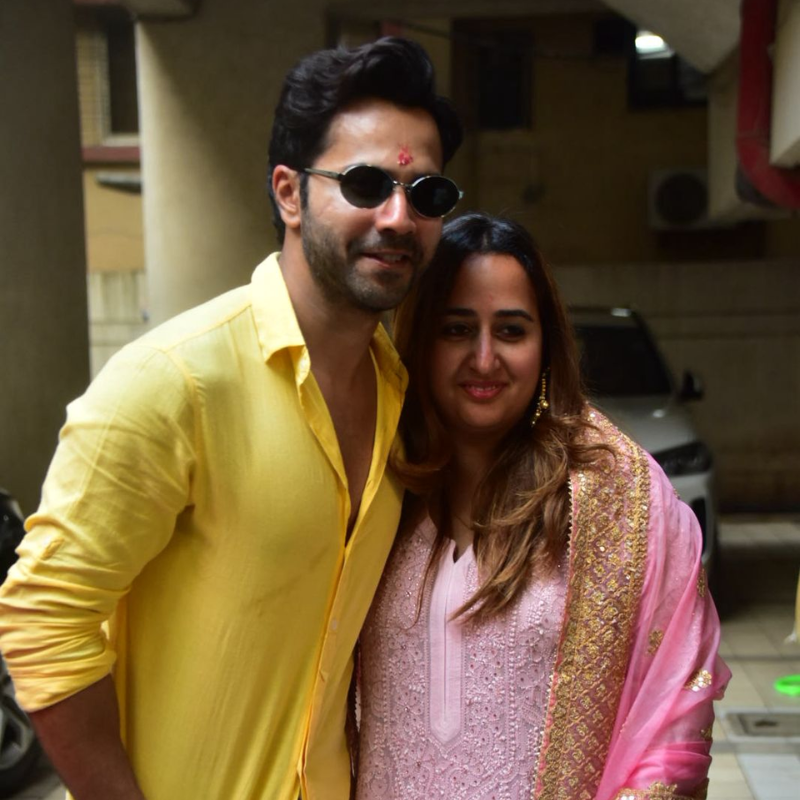 पत्नी संग नजर आए वरुण धवन