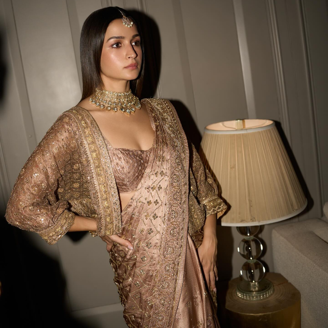 रोज गोल्ड ब्यूटी