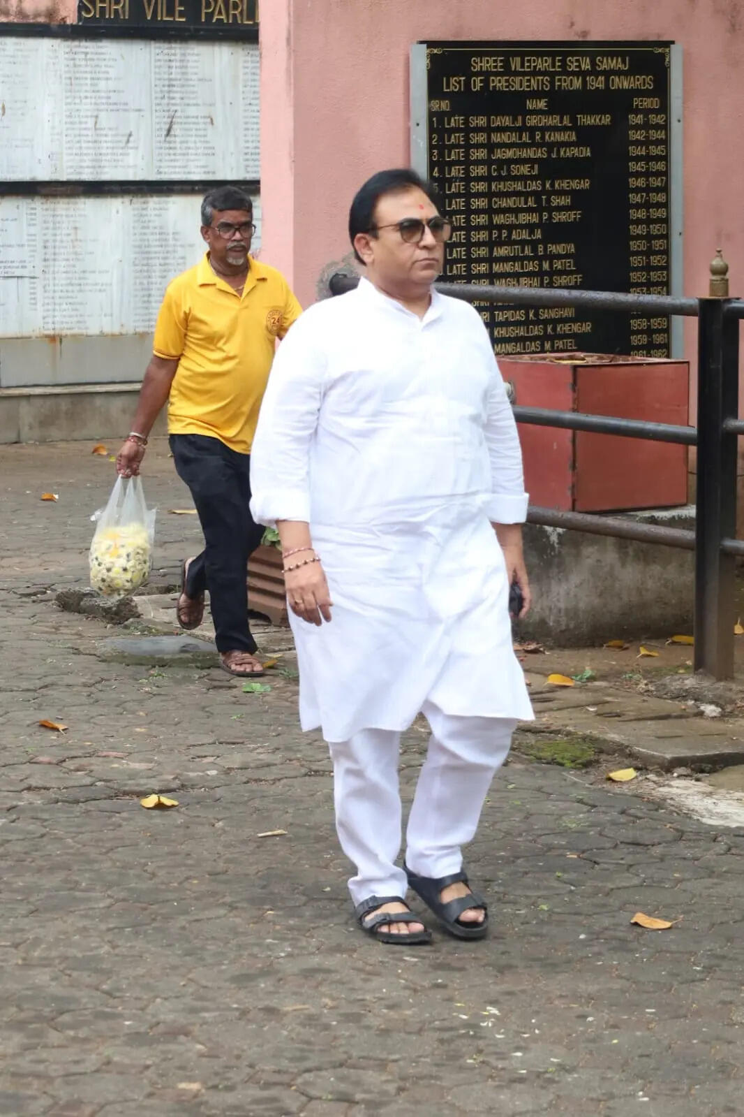 चेहरे पर मायूसी लिये पहुंचे दिलीप जोशी