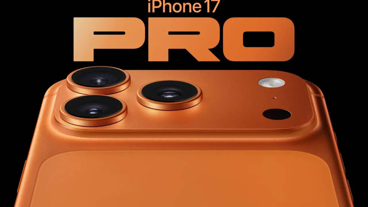 ​Cosmic Orange कलर वाले iPhone 17 Pro और iPhone 17 Pro Max में कुछ बड़ी परेशानियां देखने को मिल रही हैं। खासतौर पर इसके कलर को लेकर यूजर्स सोशल मीडिया में अलग-अलग तरह की शिकायत कर रहे हैं।