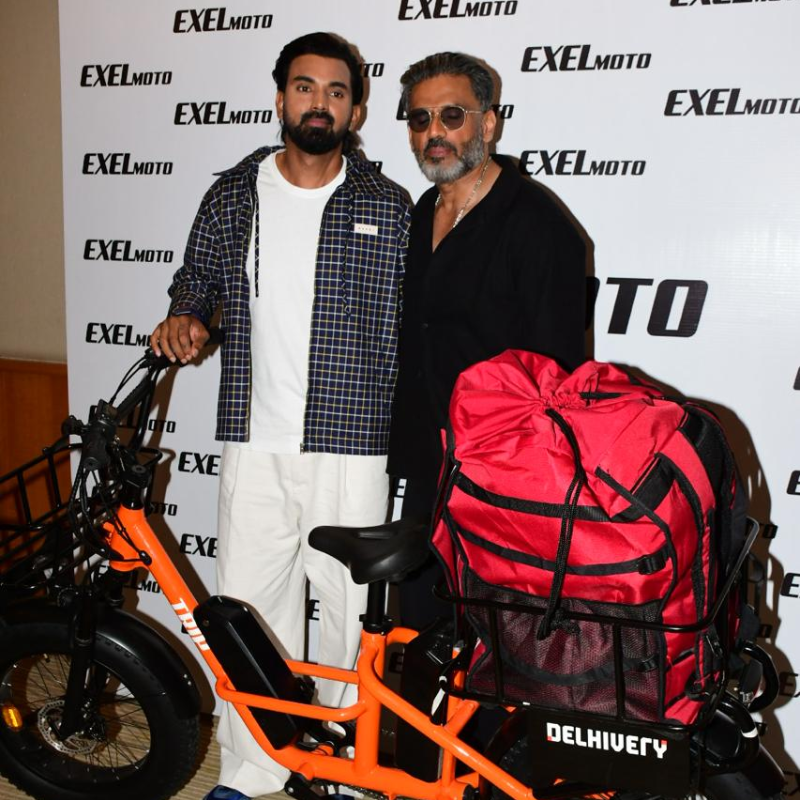 दमाद के साथ दिखे सुनील शेट्टी