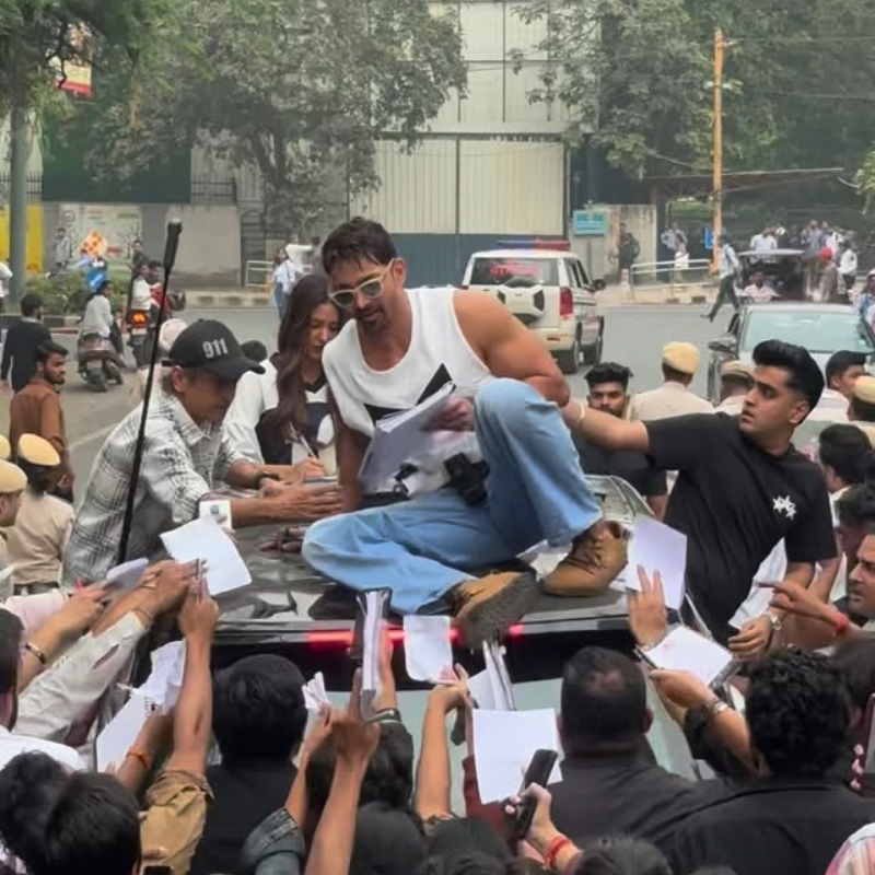 फैंस से मिले हर्षवर्धन राणे