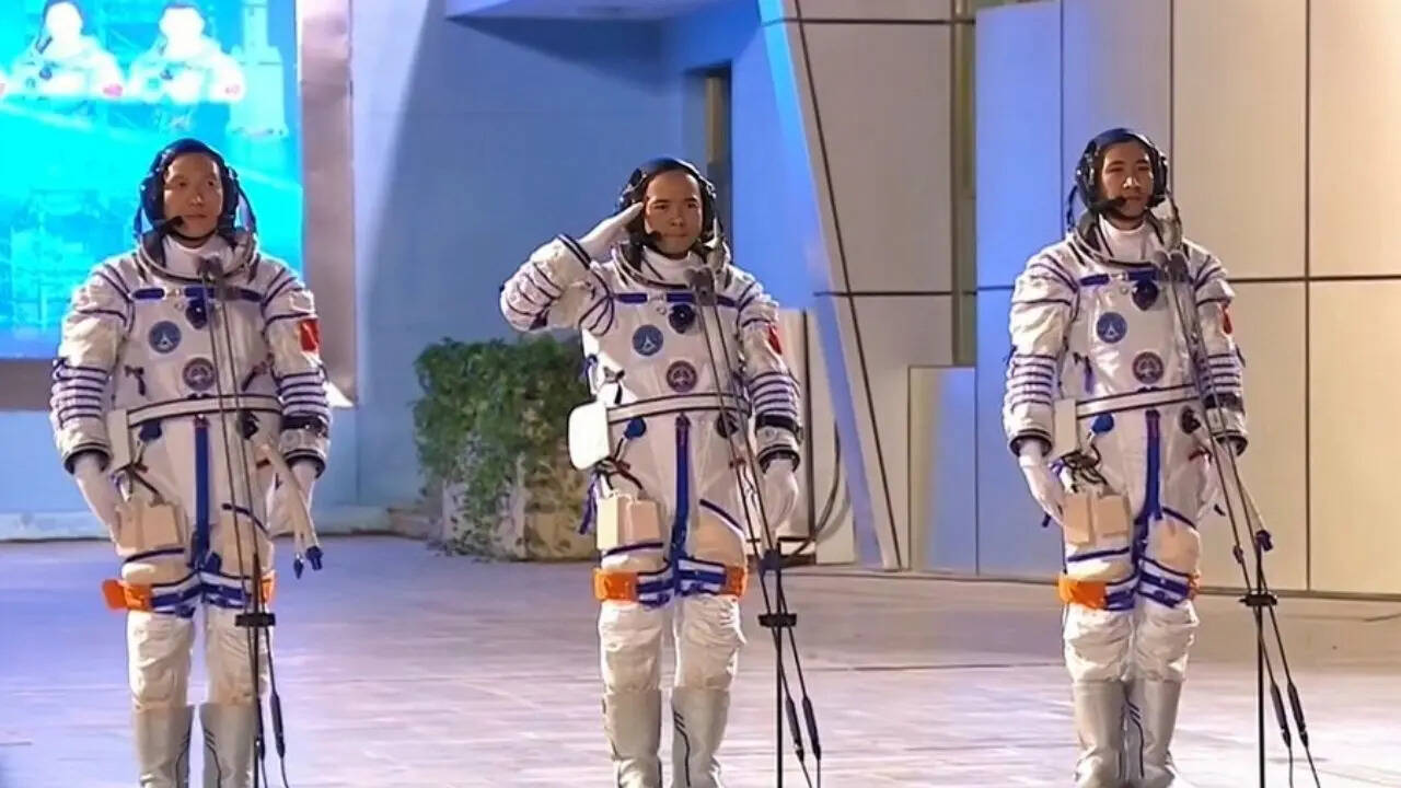 छह महीनों तक तीनों स्पेस में रहेंगे 