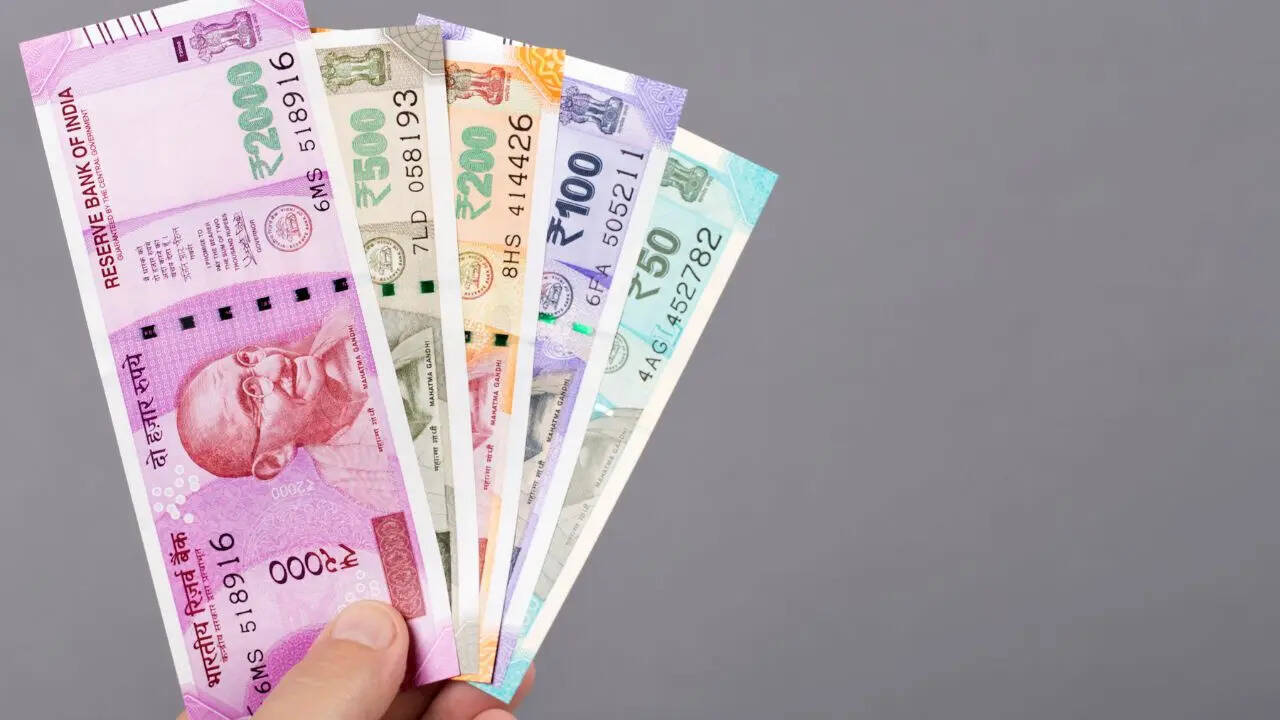 इतने नोट बाजार में 