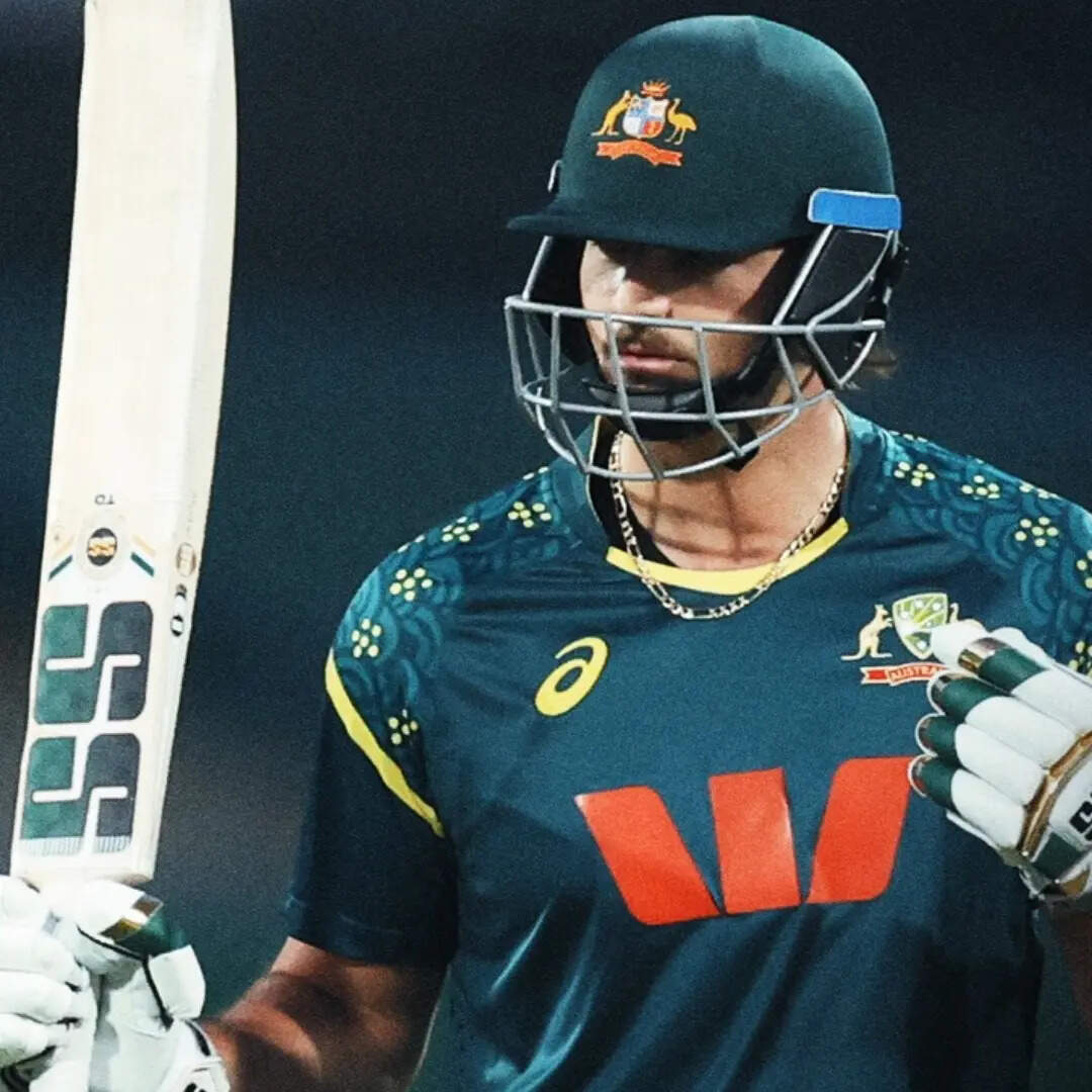 टिम डेविड और स्टोइनिस ने चौके-छक्कों की बारिश की