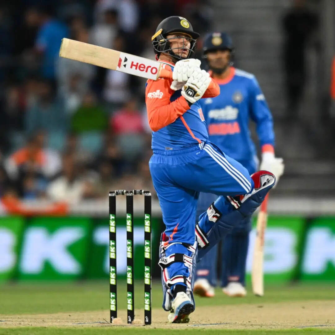 अभिषेक शर्मा की तेज शुरुआत