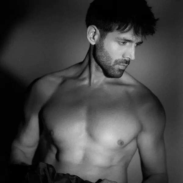 कार्तिक आर्यन 