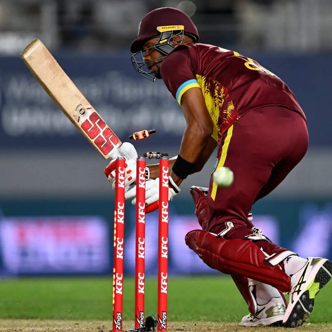 वेस्टइंडीज को लगे शुरुआती झटके