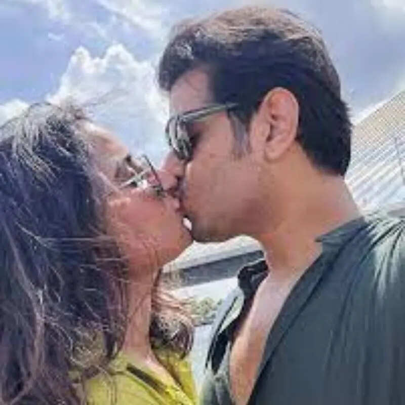 सीरियल के सेट पर हुई मुलाकात