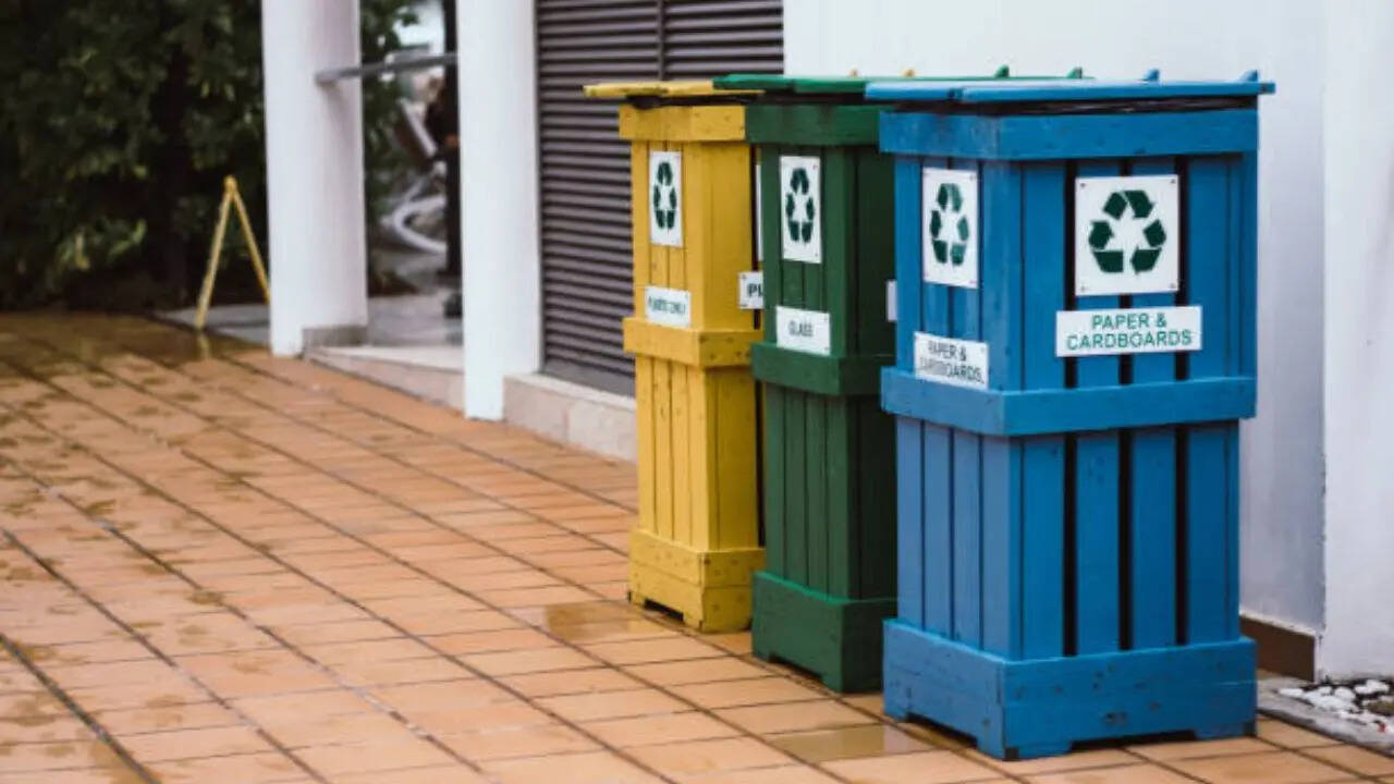  दोबारा उपयोगी वस्तुएं बनाने में मदद