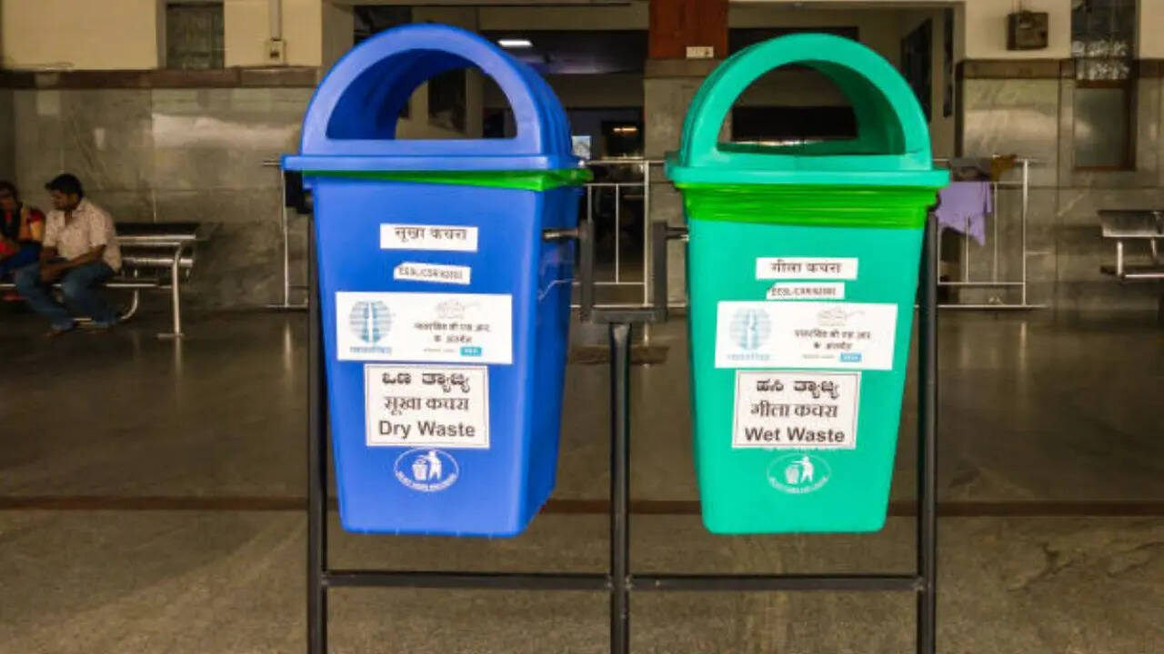 नीले डस्टबिन का इस्तेमाल