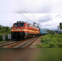 Train Cancelled 8 नवंबर से कैंसिल हो गई हैं ये 10 ट्रेनें 6 के रास्ते भी बदले घर से निकलने से पहले लिस्ट देख लें