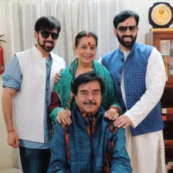 कौन हैं पूजा रूपारेल 