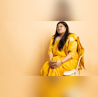 पीरियड्स में हर महीने पैरों में होता है दर्द आखिर क्या है इसके पीछे की वजह जानिए कब ये संकेत है खतरे की घंटी