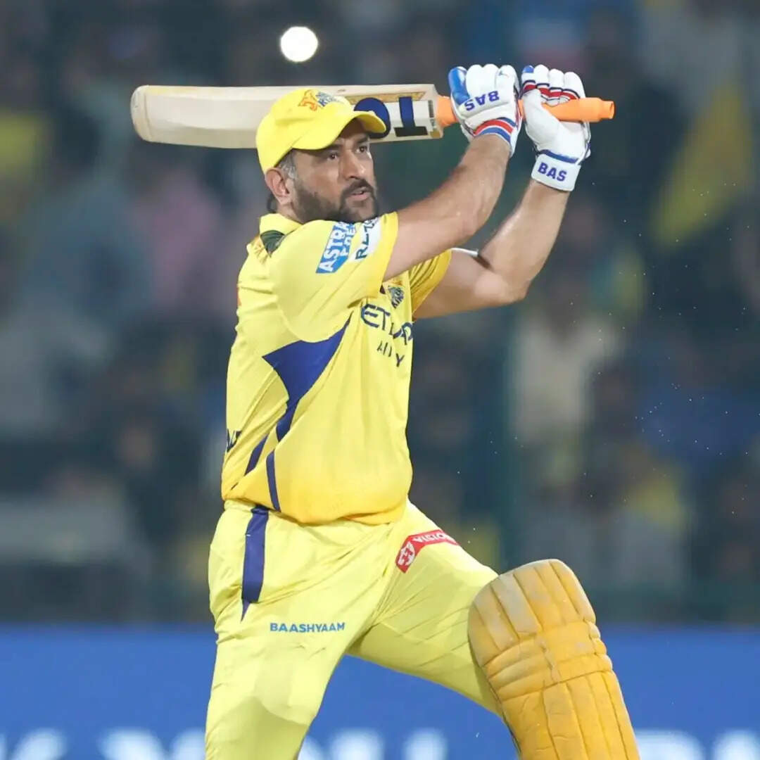 धोनी चौथे नंबर पायदान पर