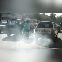 डीजल इंजन पेट्रोल से ज्यादा प्रदूषित क्यों करते हैं जानिए 5 बड़ी वजहें