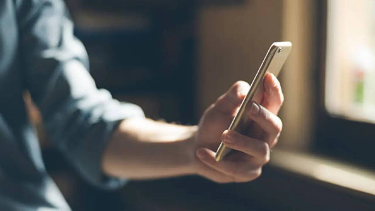 ​आपको बता दें कि सरकारी टेलीकॉम कंपनी ने दिवाली के मौके पर ग्राहकों के लिए स्पेशल दिवाली बोनांजा ऑफर पेश किया था। इस ऑफर को कंपनी ने 15 अक्टूबर से 15 नवंबर तक की वैलिडिटी के लिए लॉन्च किया था। अगर आपने इस ऑफर का फायदा नहीं उठाया है तो अब इसे लेने के लिए सिर्फ 2  दिन बचे हुए हैं।