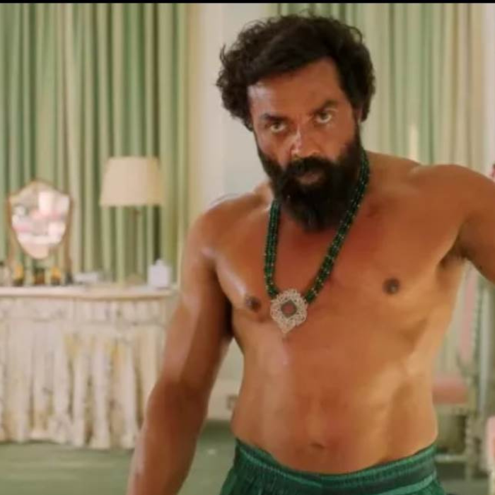 Bobby Deol ने लिया हेयर ट्रीटमेंट का सहारा, बदला लुक
