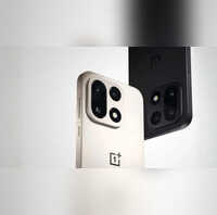 OnePlus 15 की भारतीय बाजार में हुई एंट्री 50MP के तीन कैमरे 7300mAh की बैटरी से है लैस जानें कीमत