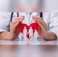 इलाज अब होगा पारदर्शी और सस्ता सरकार ने कंपनियों को स्टैंडर्ड ट्रीटमेंट प्रोटोकॉल लाने का दिया निर्देश जानें क्यों