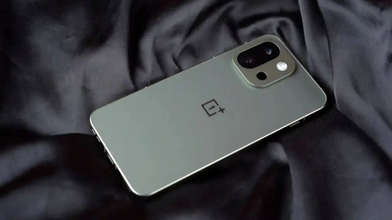 OnePlus 13s (₹51,999)
