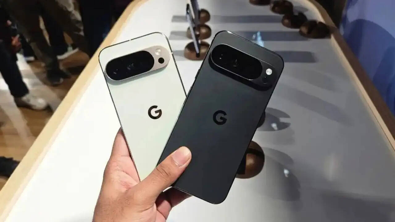 Google Pixel 10 (₹70,520)