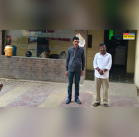 विधायक वाले VIP ठाठबाट फ्री रहना फ्री खाना फर्जी आगरा MLA बनकर रौब दिखाने वाला पहुंचा थाने