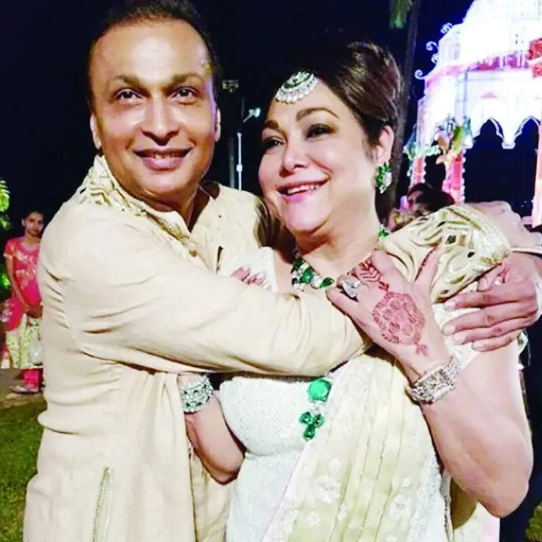 ​प्लेन से मुंबई पहुंचती है मिठाई​