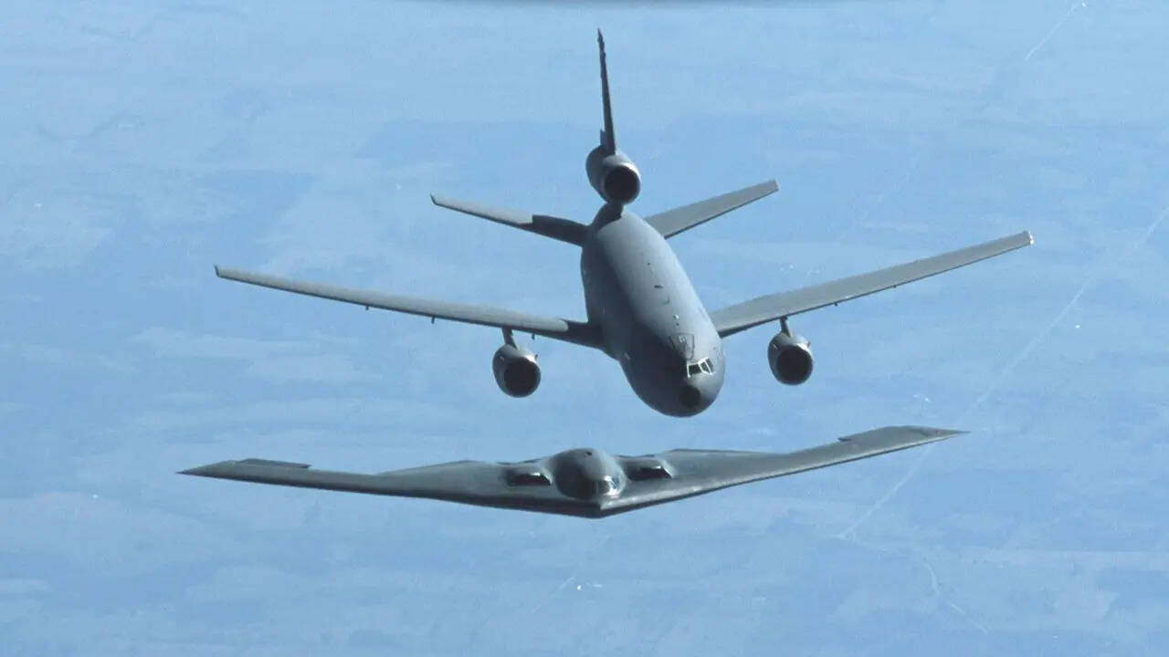 ​B-2 Spirit बॉम्‍बर परमाणु हथियारों को भी ले जाने में सक्षम​