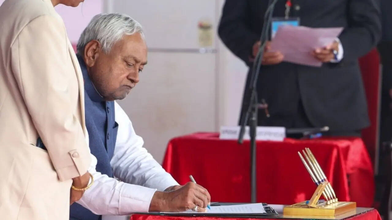 नीतीश ने कब-कब ली CM पद की शपथ