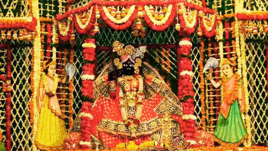 बांके बिहार के भक्तों के लिए बड़ी खबर अब घर बैठे कर सकेंगे Live दर्शन बदल गया मंदिर खुलने का समय