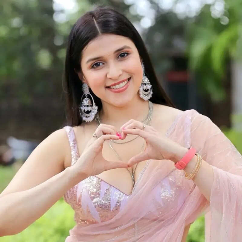 मन्नारा चोपड़ा (Mannara Chopra)