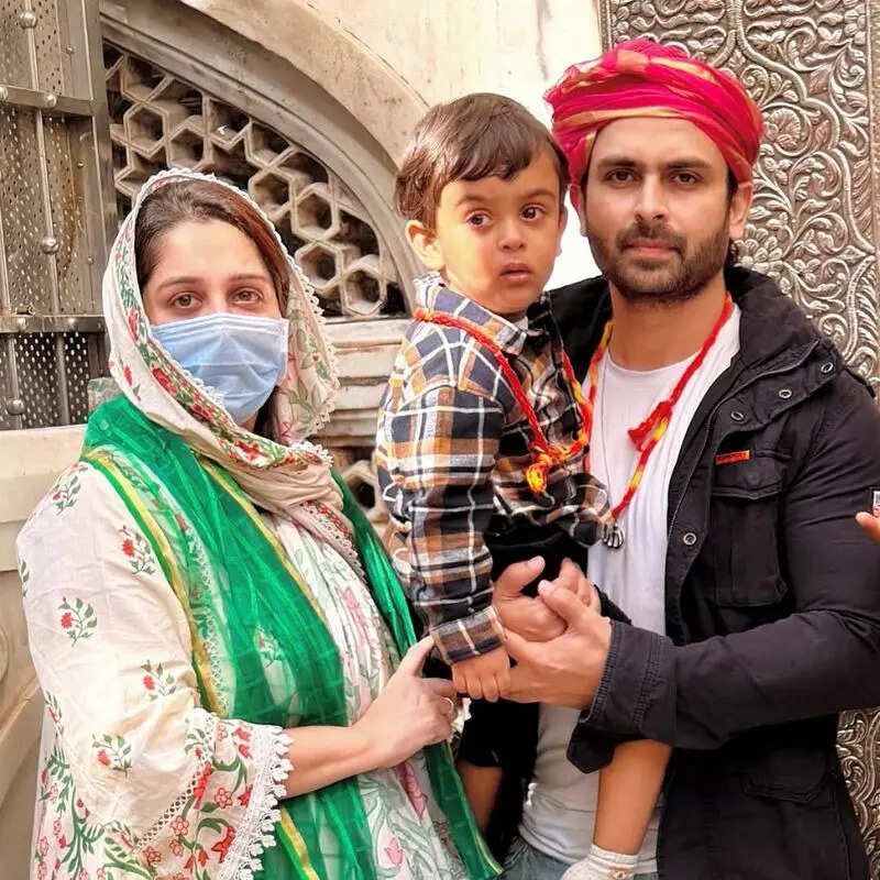 दीपिका कक्कड़ संग अजमेर शरीफ दरगाह पहुंचे शोएब इब्राहिम