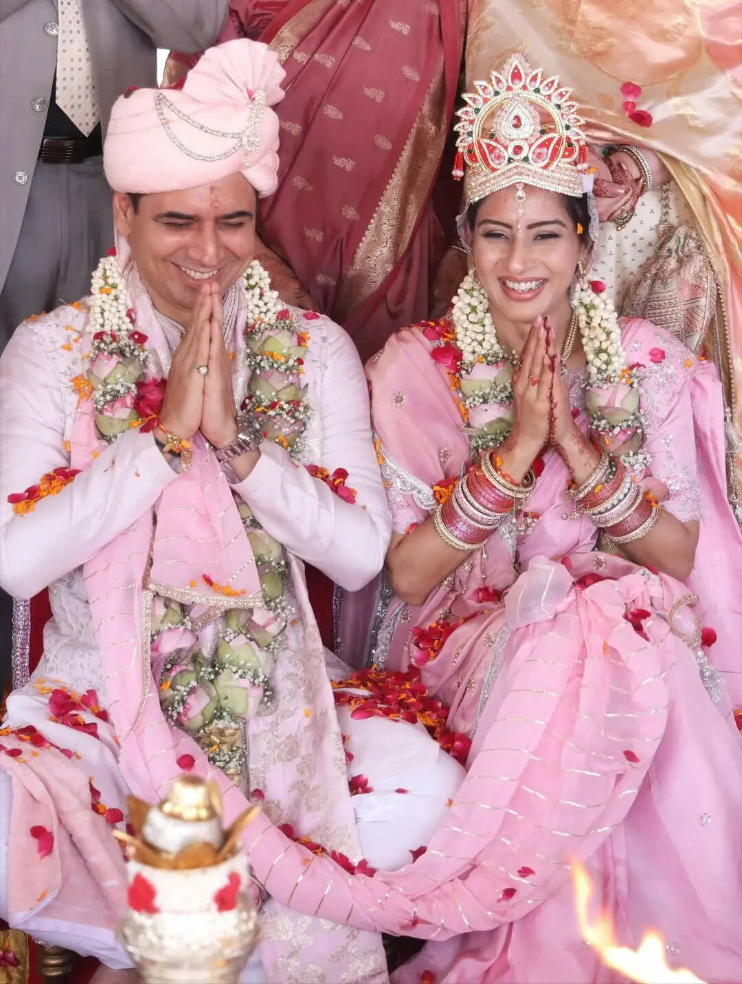 वृंदावन में रचाई शादी