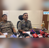 सुकमा में 15 नक्सलियों ने किया सरेंडर लाखों रुपये का था इनाम हाईटेक हथियार किए समर्पित