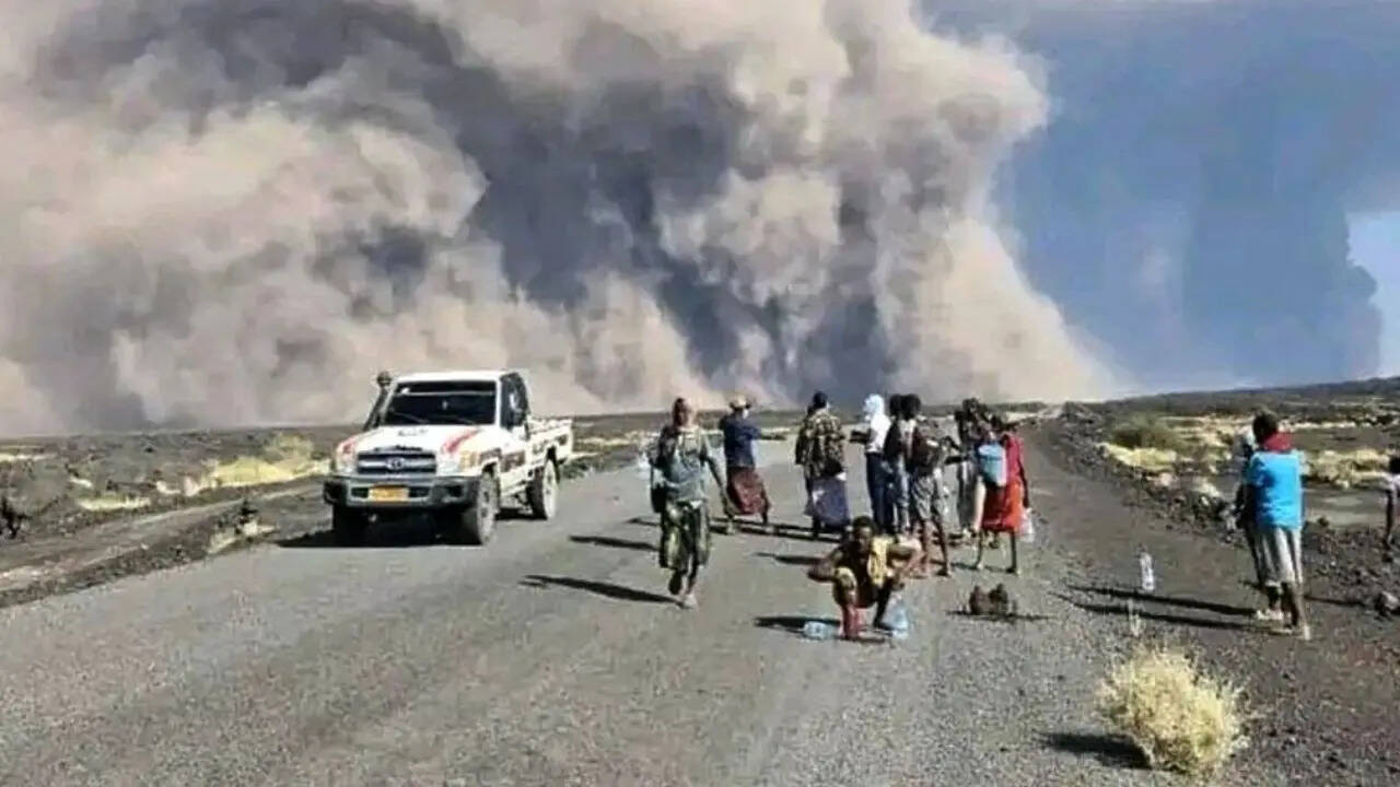 राख से ढक गया गांव (Ethiopia Valcano)
