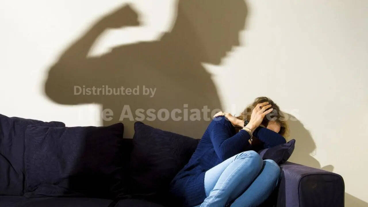 स्टडी में चेतावनी दी गई है कि जहां फेमिसाइड से हजारों महिलाओं और लड़कियों की जान जा रही है, ऐसे में 'घर महिलाओं और लड़कियों के लिए हत्या के खतरे के मामले में सबसे खतरनाक जगह बना हुआ है।' दुनिया में कहीं भी महिलाएं सुरक्षित नहीं, लेकिन अफ्रीका में सबसे ज्यादा हालात खराब हैं, जहां लगभग 22,000 मामले दर्ज किए गए। अफ्रीका के बाद, एशिया, अमेरिका, यूरोप और ओशिनिया में सबसे ज्यादा मामले हैं।