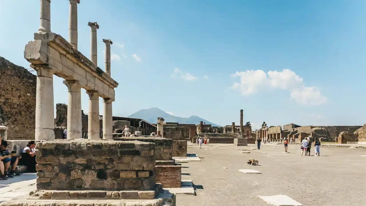 ज्वालामुखी  राख में दबे शहर का नाम क्या था