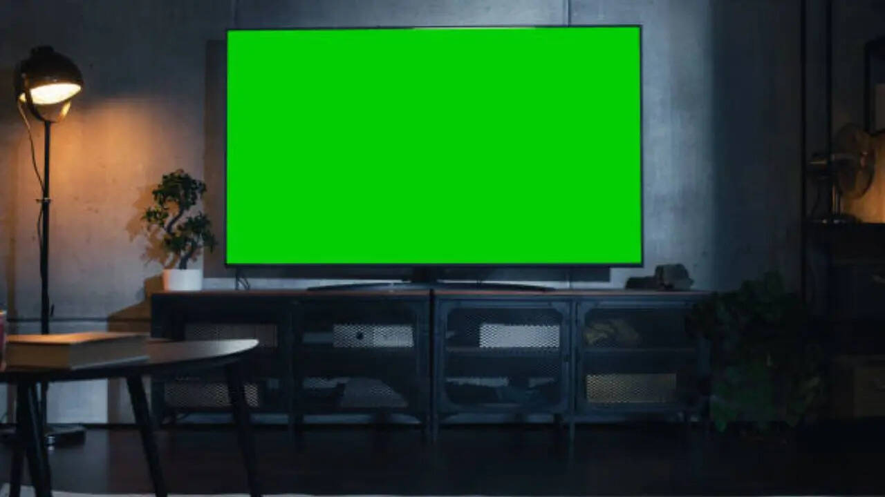 <strong>XIAOMI X 43 inch Smart TV-</strong> शॉओमी की 43 इंच अल्ट्रा एचडी स्मार्ट टीवी को फ्लिपकार्ट पर 42,999 रुपये की की कीमत पर लिस्ट किया गया है। अगर आप अभी इसे खरीदते हैं तो आपको 48% तक का बंपर डिस्काउंट मिलने वाला है। इस मैसिव प्राइस कट के साथ आप शॉओमी की प्रीमियम स्मार्ट टीवी को अभी सिर्फ 22,100 रुपये में ही खरीदकर घर ले जा सकते हैं। इसमें आपको नेटफ्लिक्स, जियो हॉटस्टार, प्राइम वीडियो और यूट्यूब का सपोर्ट मिलता है। इसमें कंपनी ने 30W का साउंड आउटपुट दिया है। 