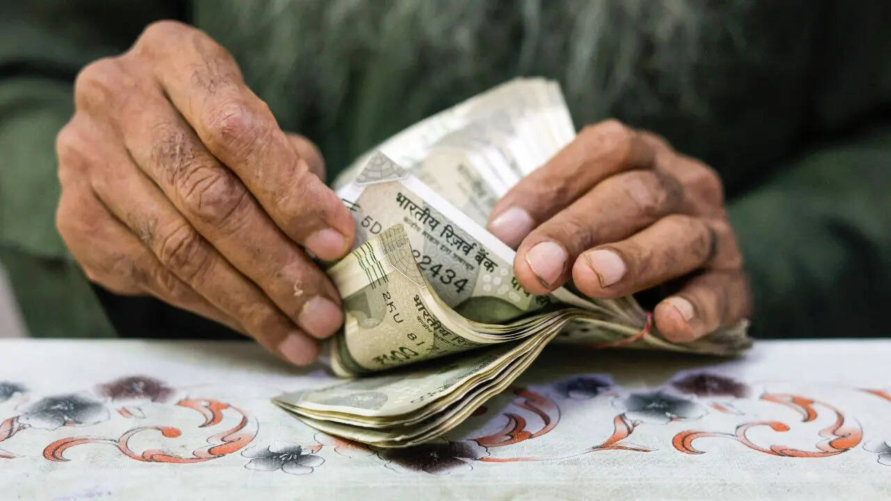 एक साल में ₹10 लाख या उससे ज्यादा कैश जमा