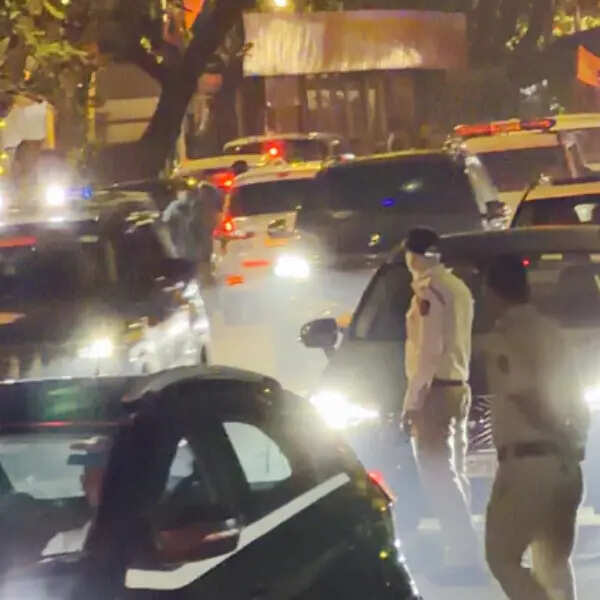 भारी बंदोबस्त के बीच पहुंचे सलमान खान