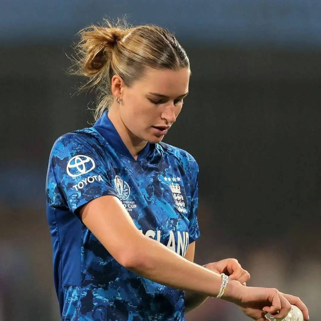 WPL main RCB ke liye Khelenge Sabse Khoobsurat Cricketer Lauren bell ...