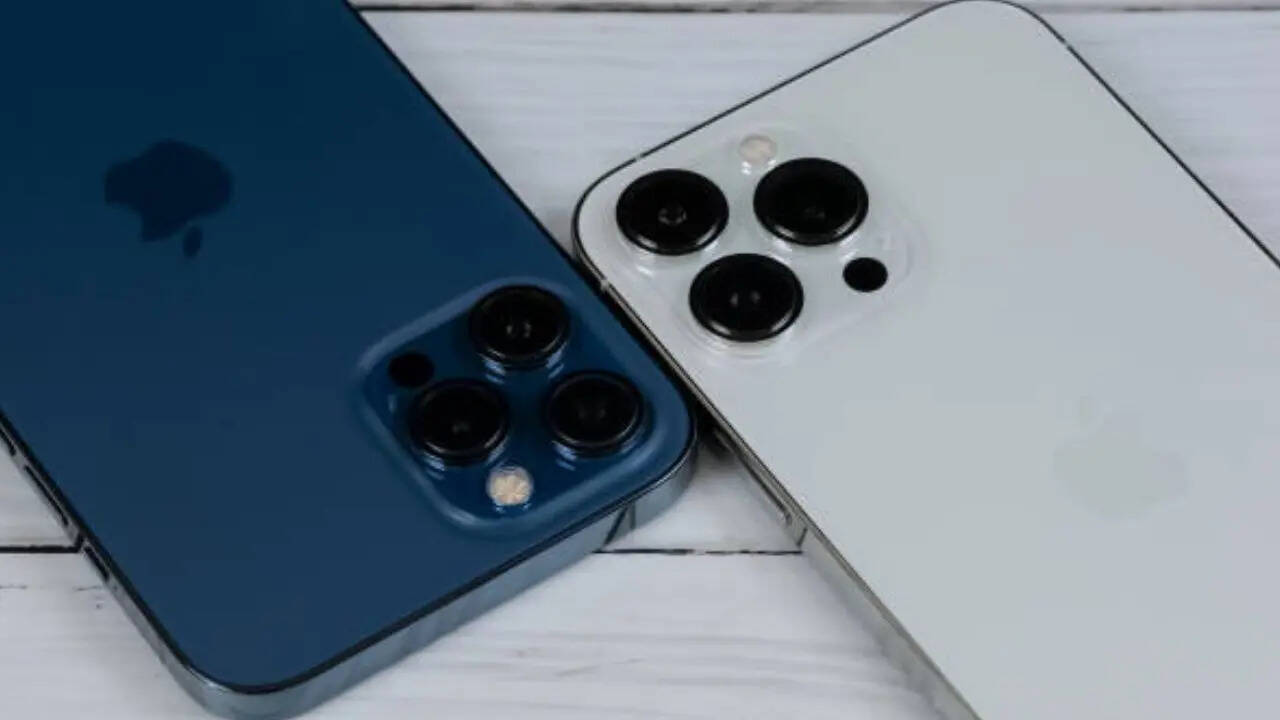 अगर आप कम कीमत में आईफोन खरीदना चाहते हैं तो iPhone 12 आपके लिए एक परफेक्ट ऑप्शन हो सकता है। इसे आप अभी सिर्फ 23,900 रुपये की कीमत में खरीदकर घर ले जा सकते हैं। IDBI बैंक ऑफर में आपको क्रेडिट या फिर डेबिट कार्ड से भुगतान करने पर करीब 10% का इंस्टेंट डिस्काउंट मिलेगा। बैंक ऑफर के बाद आप इसे सिर्फ 21,500 रुपये में खरीद पाएंगे। 