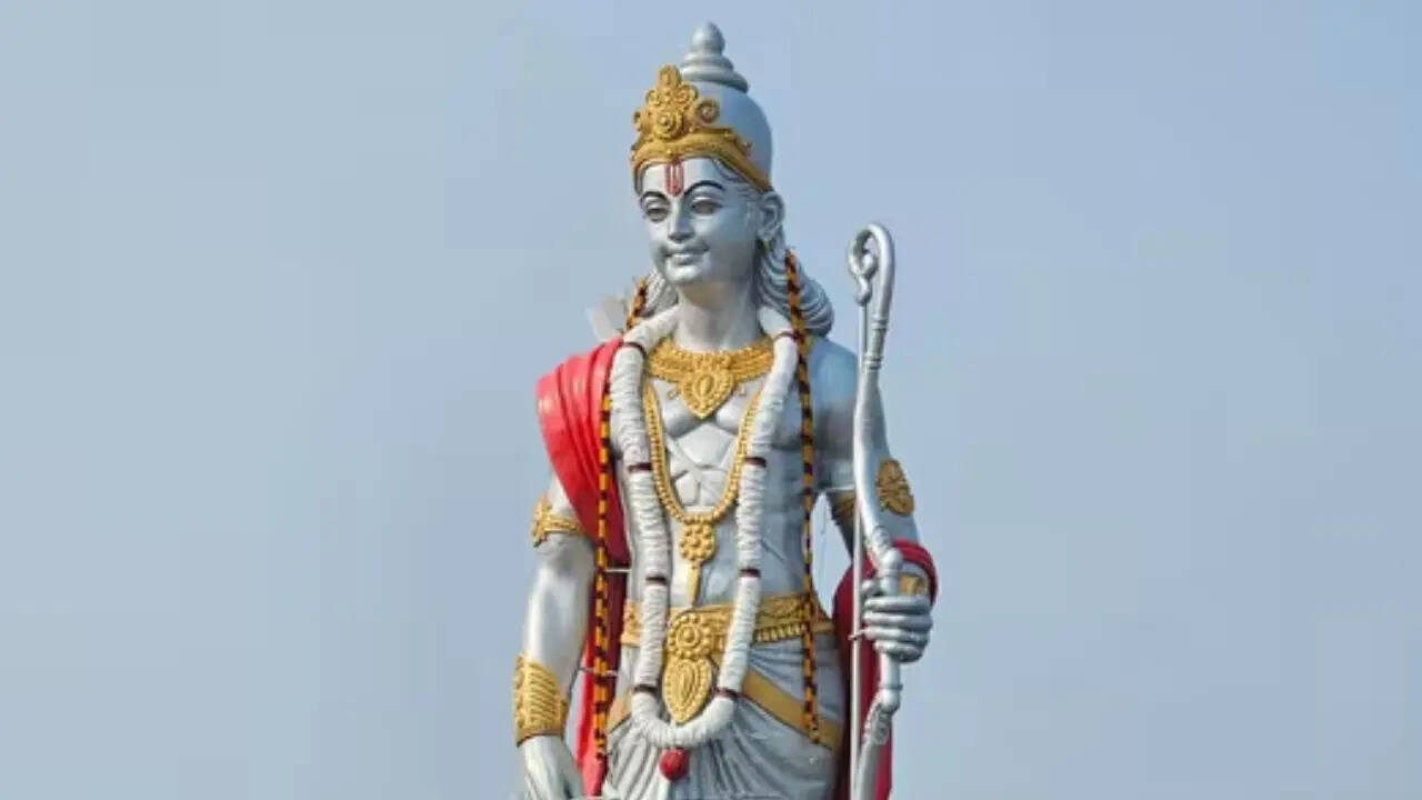 कनाडा में ​51 फीट ऊंची प्रतिमा​