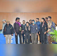 Maharashtra गोंदिया पुलिस को मिली बड़ी सफलता 25 लाख के इनामी नक्सली समेत 11 ने किया आत्मसमर्पण