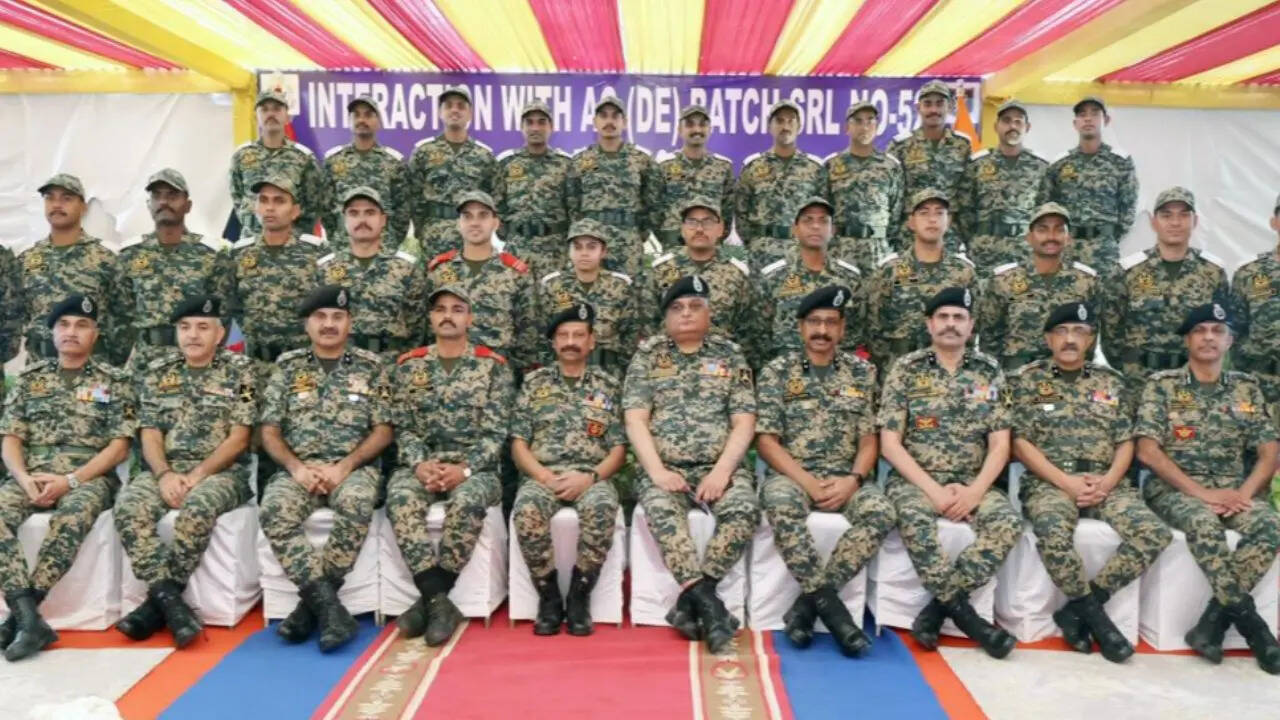 बीएसएफ में कौन होता है सबसे बड़ा अधिकारी ? कौन सी पढ़ाई करके मिलता है ...