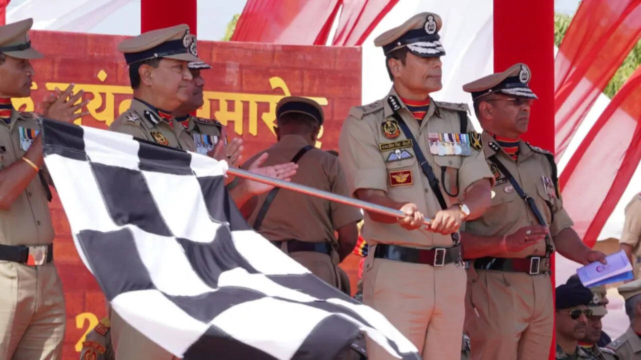 बीएसएफ में कौन होता है सबसे बड़ा अधिकारी ? कौन सी पढ़ाई करके मिलता है ...