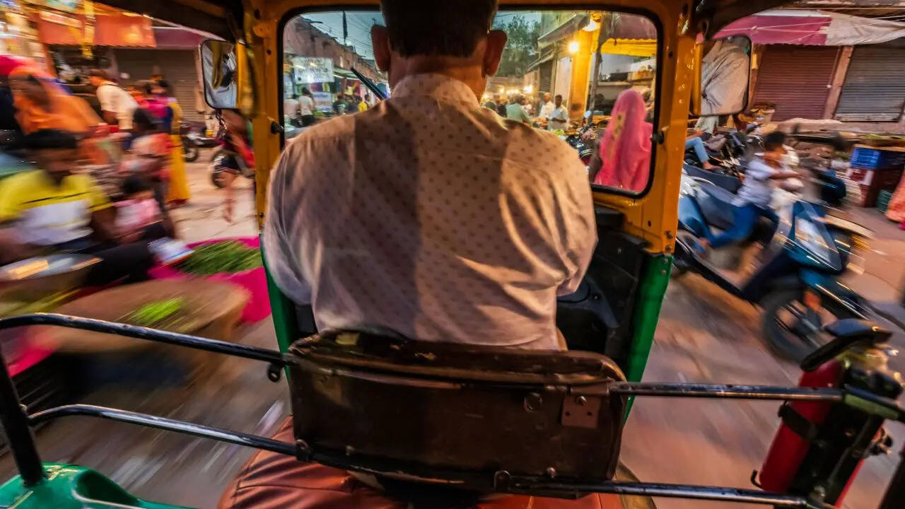 ​इसलिए नहीं होते चार पहिए​
