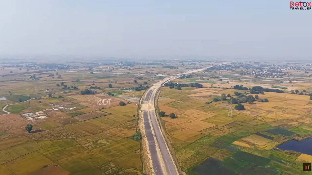 यहां कुछ हिस्सों पर रोड लेइंग का काम हो चुका है